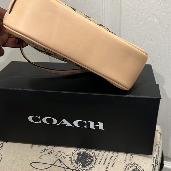 COACH Handbag and Bucket Cap bundle. Excellent Pre-Loved Condition. Authentic - Picture 11 of 16